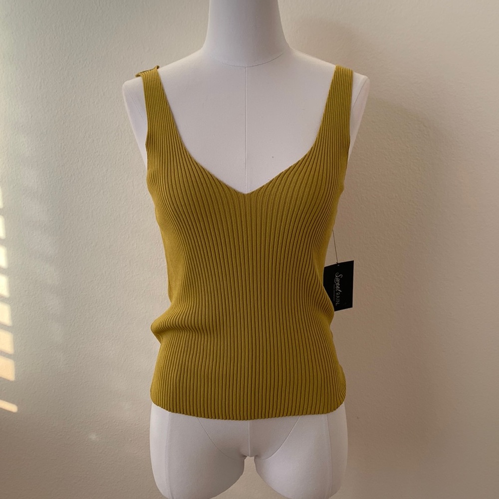 Woman’s Ribbed Tank Top